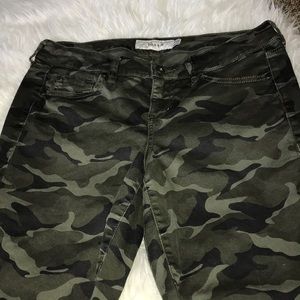 Torrid size 10 ankle cut skinny jeans camo print